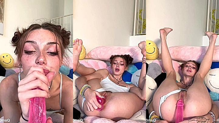 Shrooms Q spreading her legs and streatching her pussy wtih a big dildo