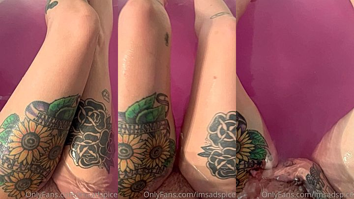 horny girl Imsadspice playing with naked pussy in the bathtub
