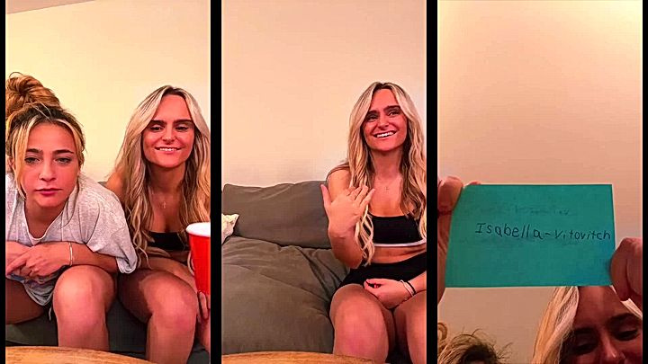 Danicooppss two hot girls flirting on live stream