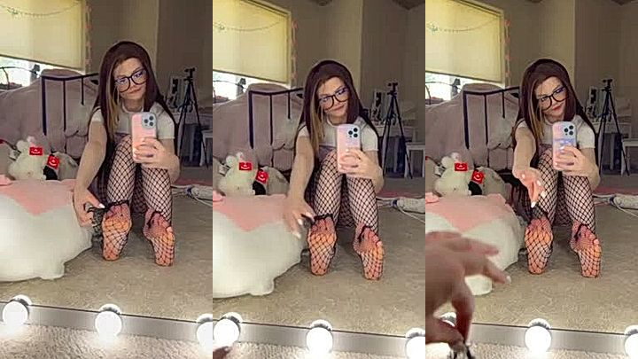 sexy teen Strawbeariemilkk teasing her fishnet stockings feet and cute toes