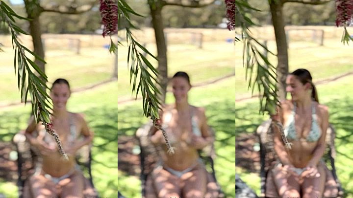 hot babe Ellaalexandraxo showing off her bikini body in the park