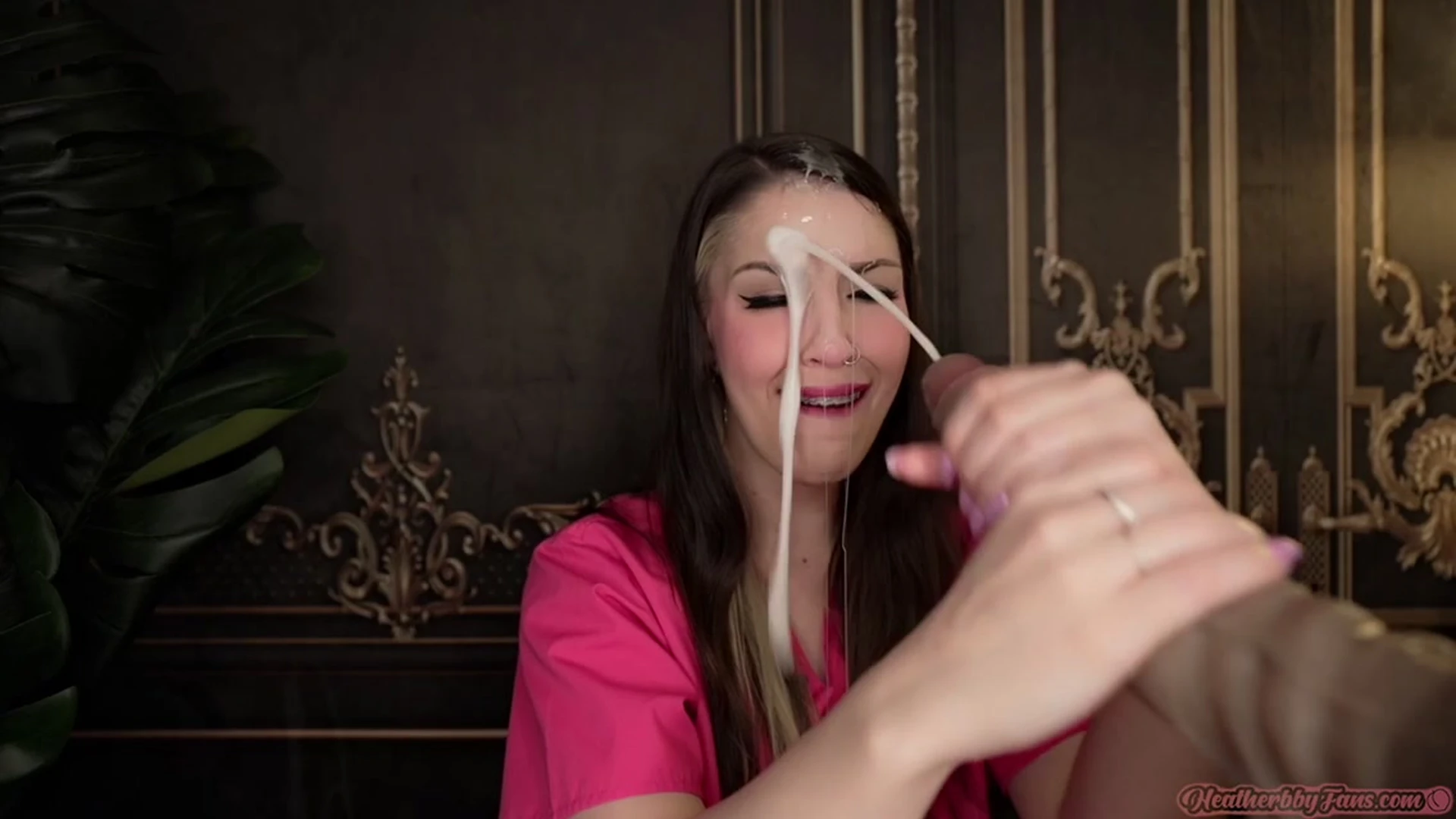 Heatherbby getting a massive facial from a big dildo