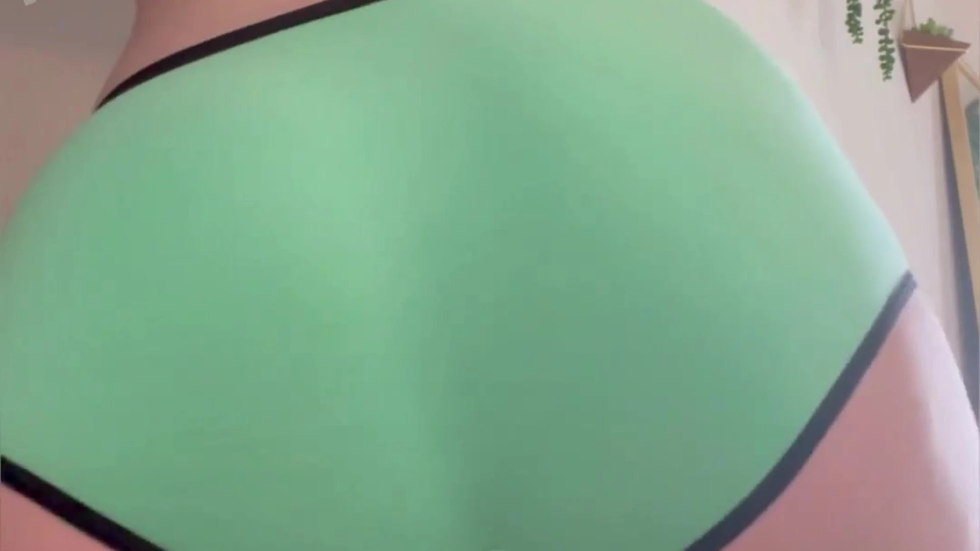 onlyfans thicc babe Cutefruit18 shaking her big booty in her green panties video leaked
