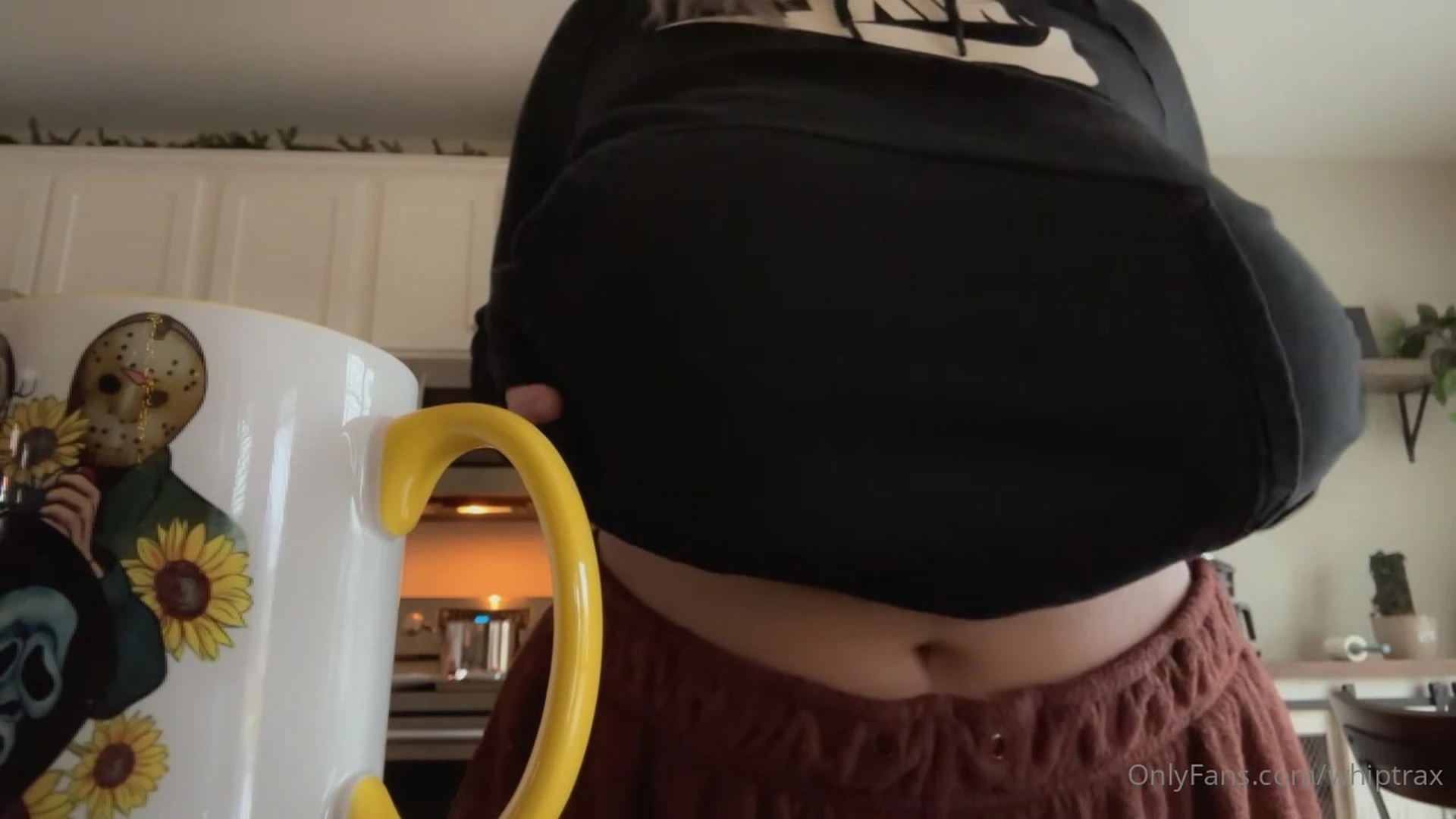 Whiptrax dropping her big naked tits in the kitchen