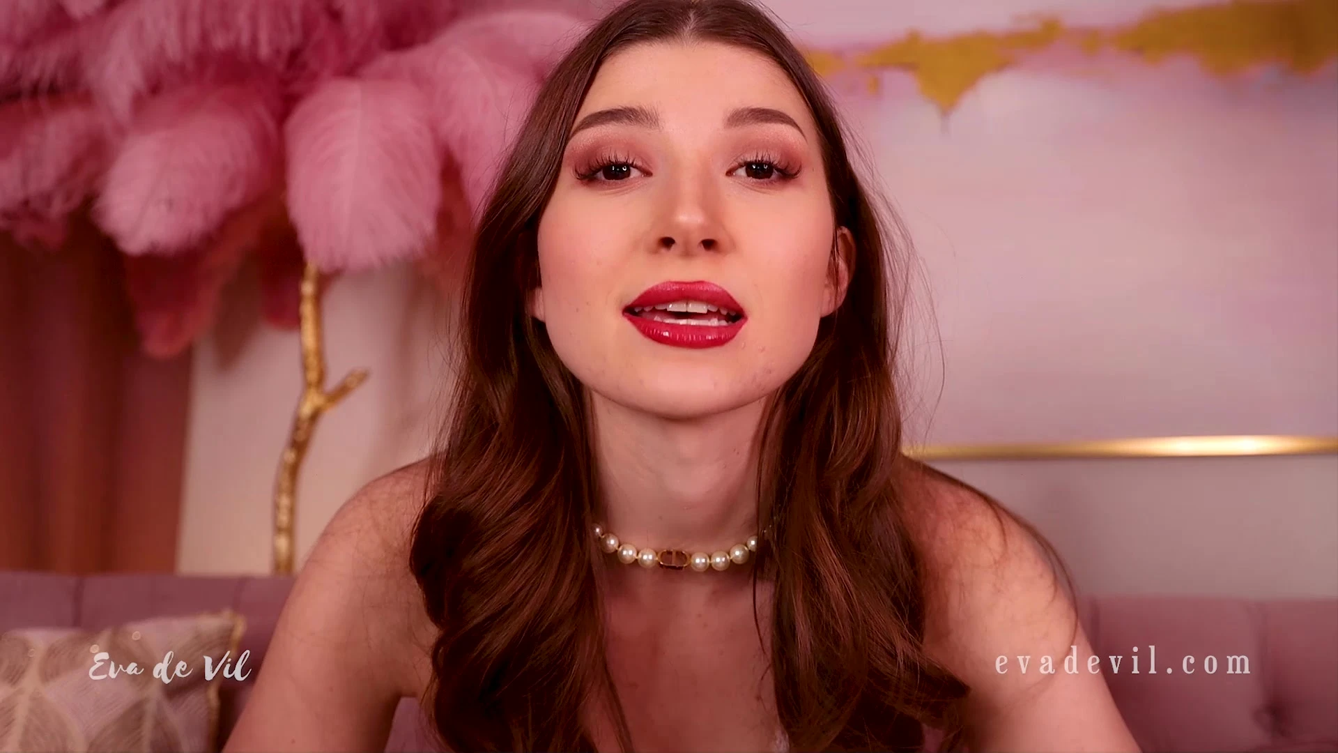 onlyfans beauty Eva de Vil teasing her small tits for her fans video leaked
