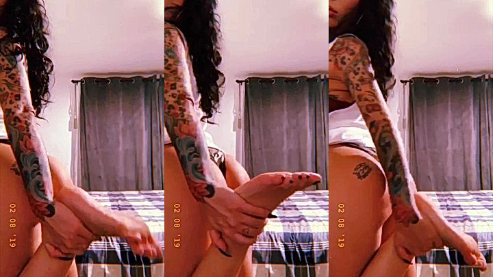 Alex Mucci showing off her big booty and feet tease