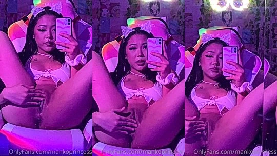 Mankoprincess teasing her naked pussy in the mirror