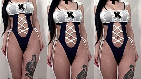 Dystorrasing her sexy string lingerie for her fans