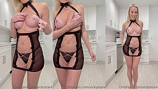Vicky Stark teasing her sexy body in her black lingerie