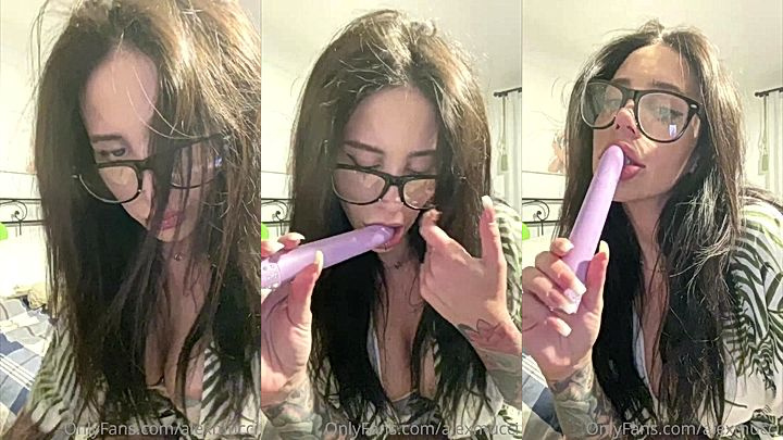 Alex Mucci playing with her favourite dildo before bed
