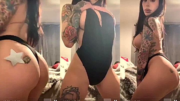 Alex Mucci teasing her naked perky tits and bubble butt during livestream