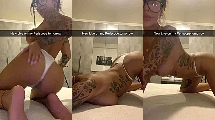 Alex Mucci twerking her big booty for her fans