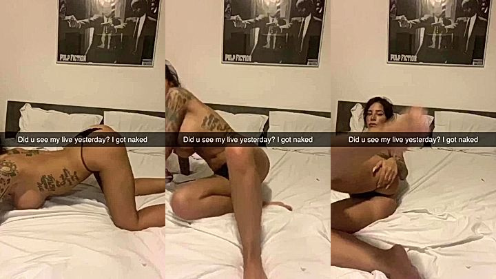 Alex Mucci teasing her big booty in bed before livestream