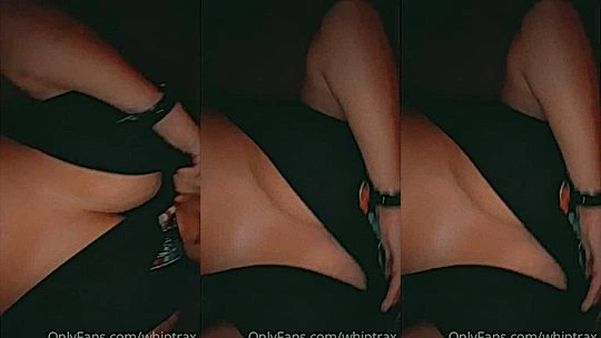 onlyfans babe Whiptrax teasing her big tits in her t-shirt video leaked