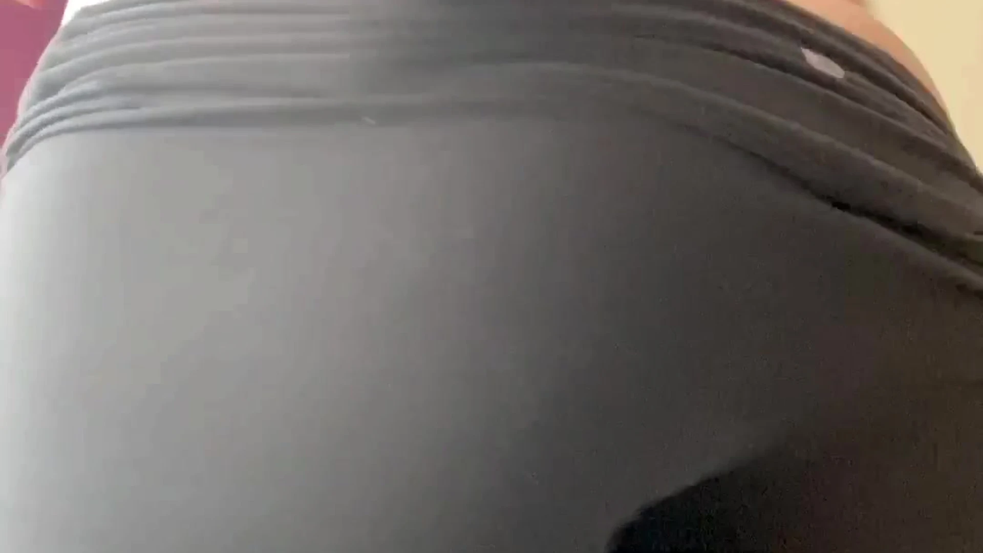 onlyfans thicc babe Cutefruit18 teasing her big ass in her yoga pants video leaked