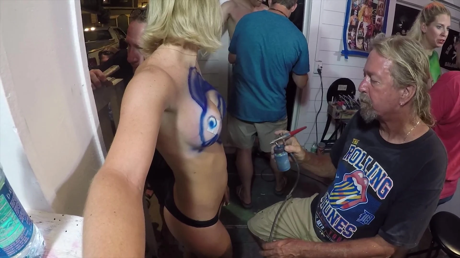 Vicky Stark getting her naked body spray painted