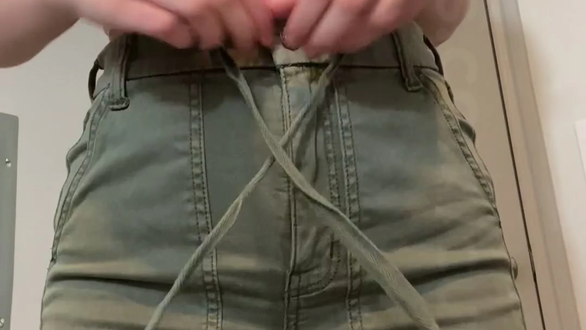 Cutefruit18 pulling her pants down and teasing her big booty