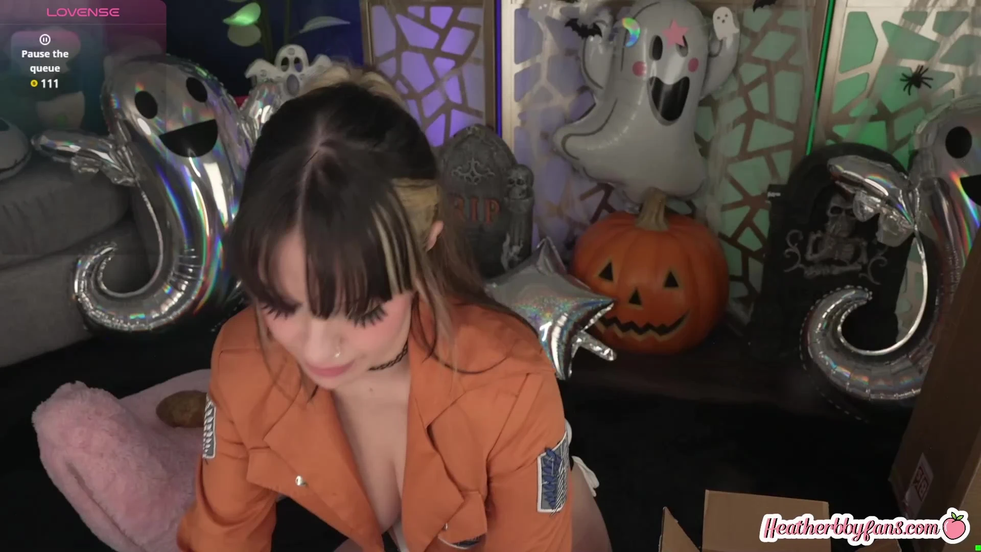 Heatherbby sexy cosplay girl teasing on livestream