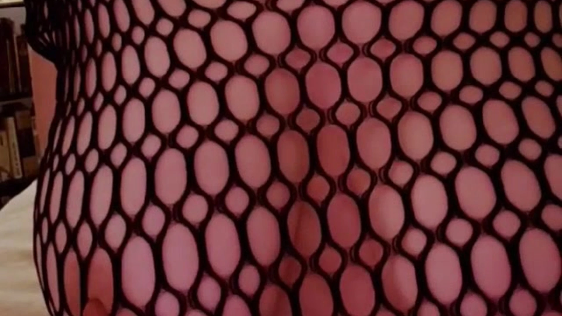 Sarahsuniverse teasing her big tits in her fishnet top