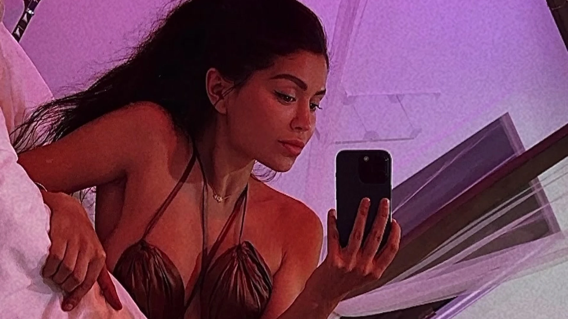 Mirasjuice teasing her sexy bikini body in the mirror