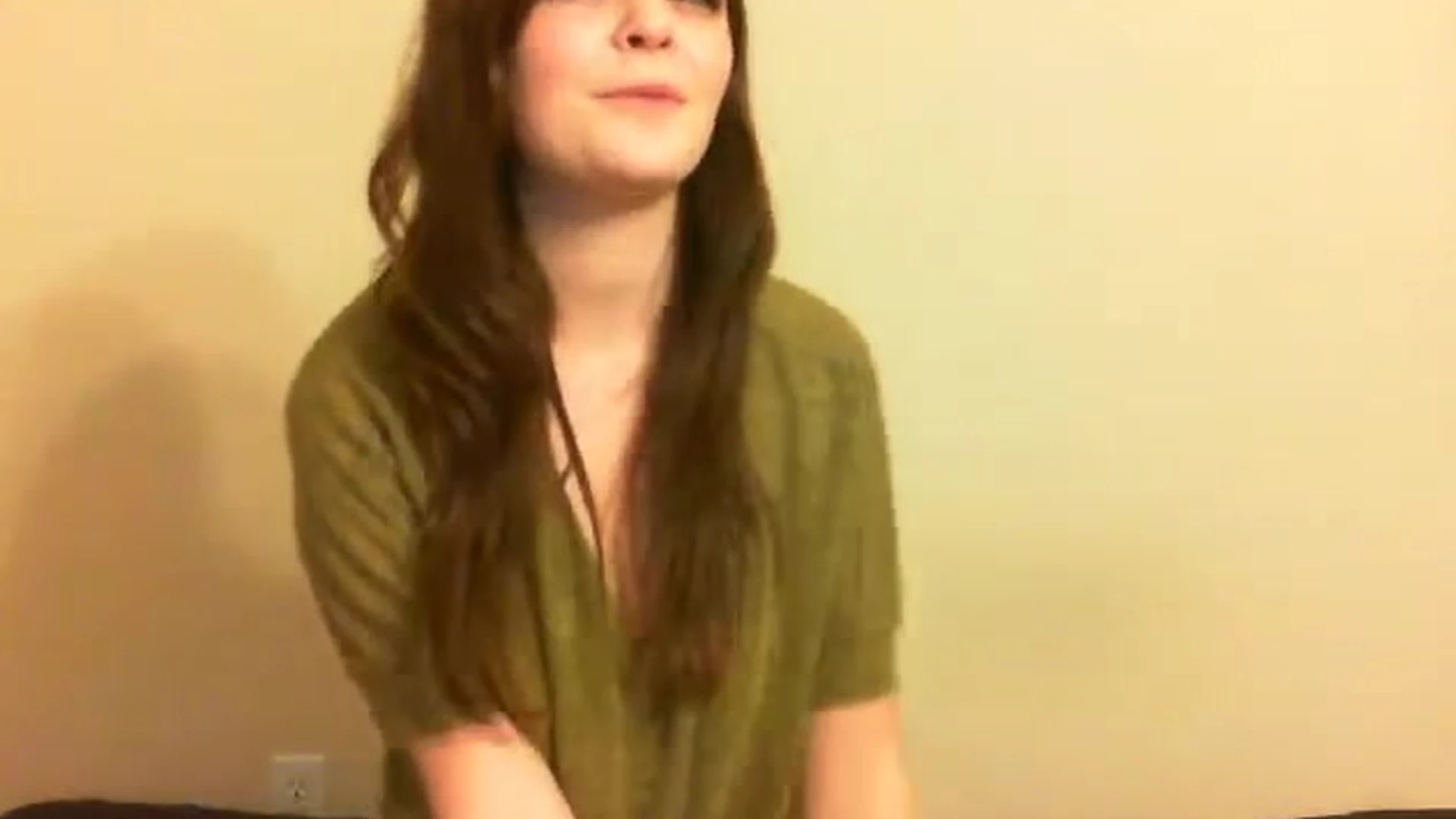 Ashe Maree leg spreading deep dildo masturbation