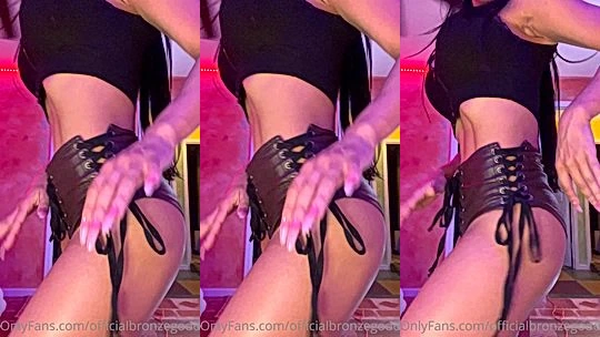 Officialbronzegoddess teasing her sexy ass in her leather pants