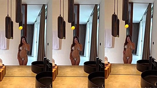 Lerabuns showing off her thicc body in her bikini