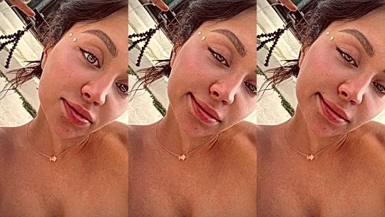 Mirasjuice teasing her perky tits
