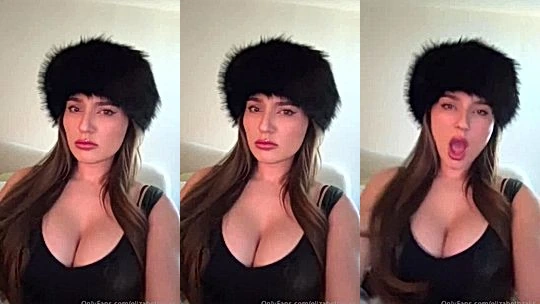 Elizabeth Zaks singing and teasing her big tits