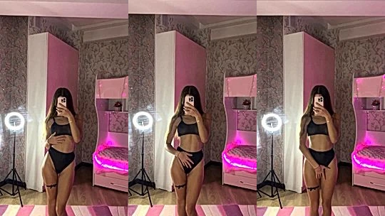 Lerabuns playing with her tits in her black lingerie