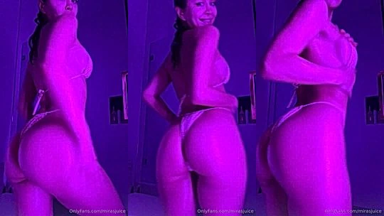 Mirasjuice teasing her wet naked body behind the steamy glass door