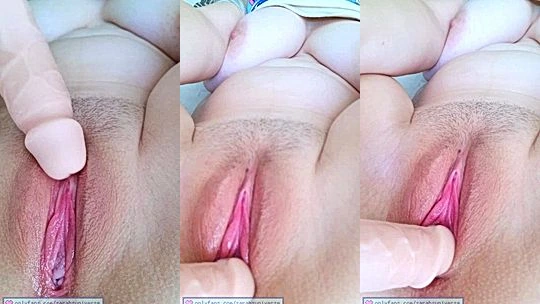 Sarahsuniverse clit rubbing masturbation in her socks