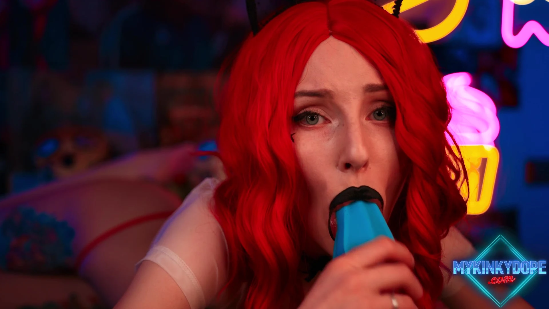 Mykinkydope sucking on a blue dildo video leaked