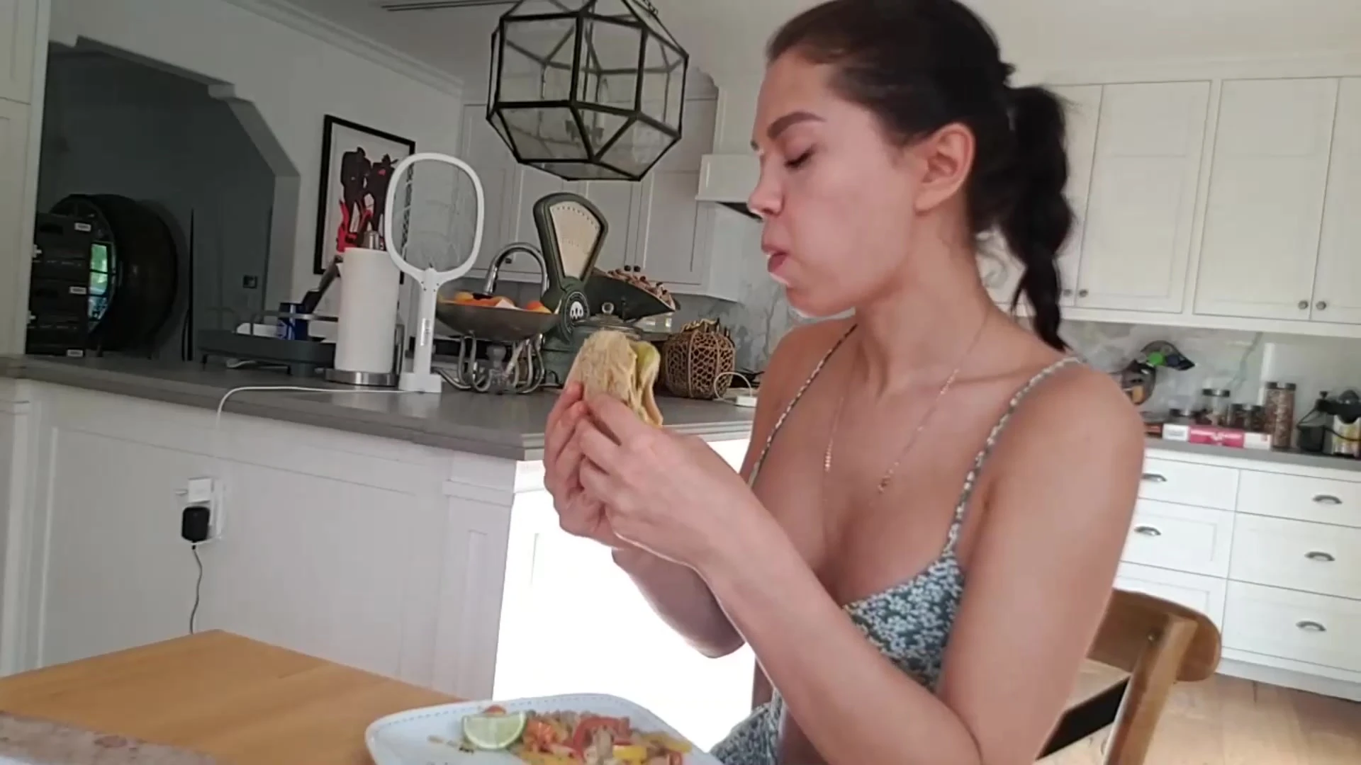 Mirasjuice eating lunch in her sexy dress
