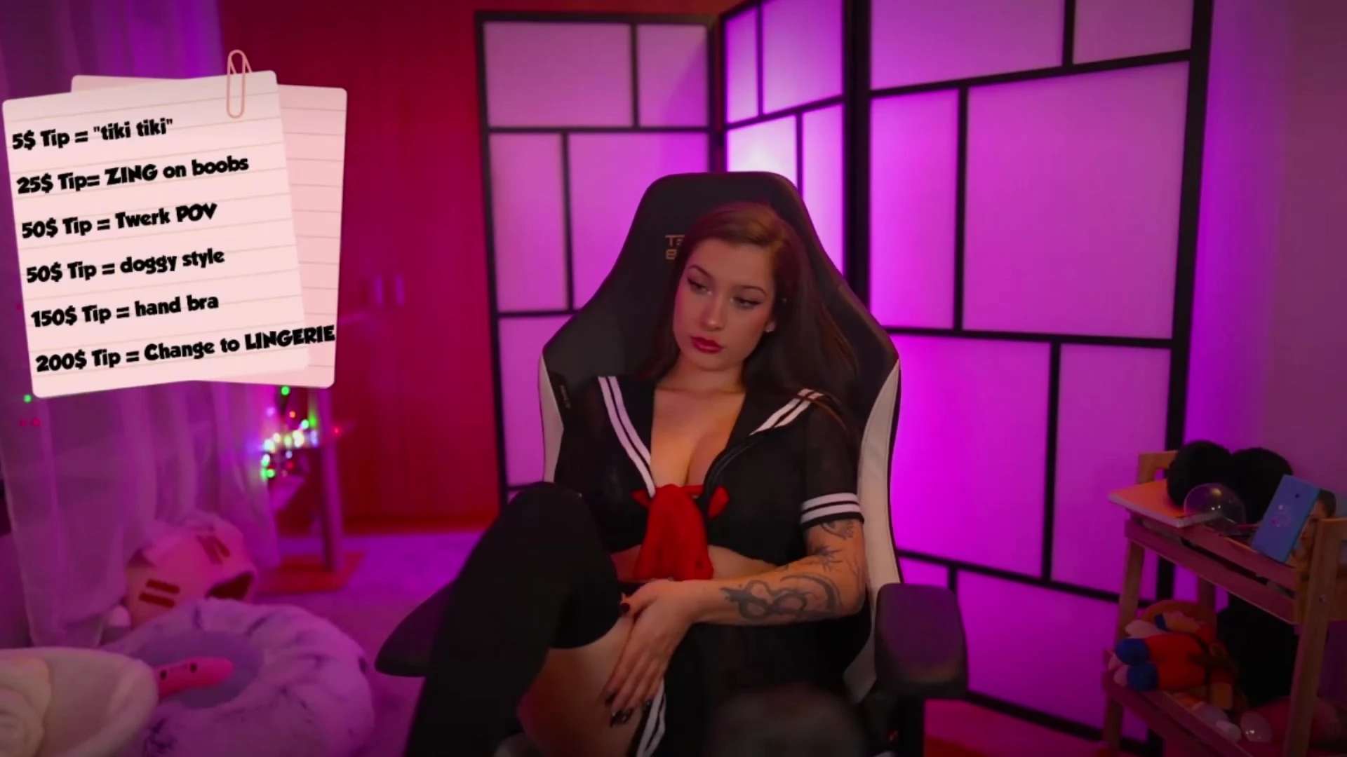Akumagirl teasing her hot body on livestream