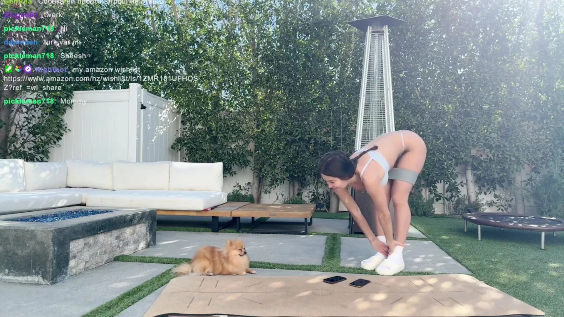 Mirasjuice teasing her big booty while doing yoga