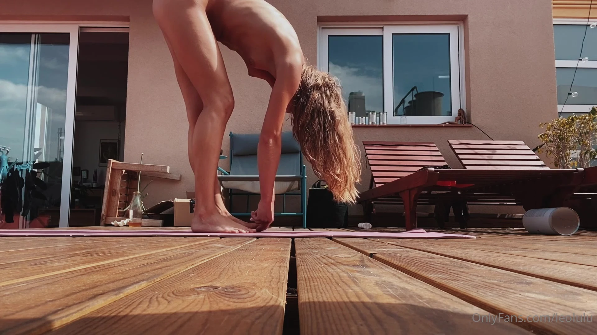 Leolulu naked yoga on the open terrace