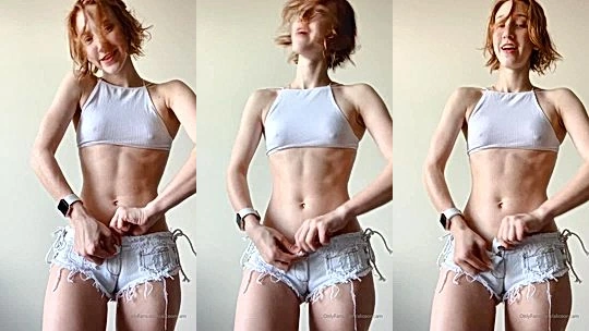 AliceOnCam teasing her petite fit body