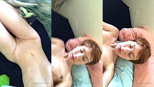 AliceOnCam playing with her naked tits in bed