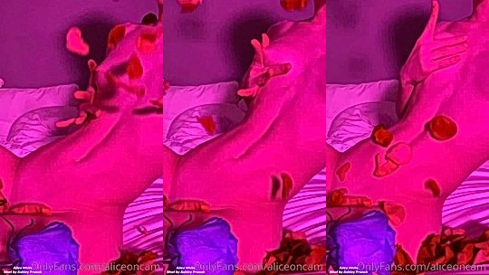 AliceOnCam playing with her pussy in the red room