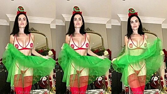 Emma Glover teasing her naked booty in her christmas bikini video leaked