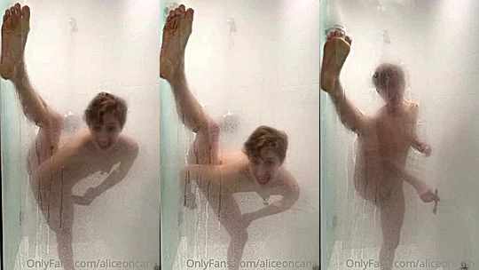 AliceOnCam teasing her naked body behind the shower glass