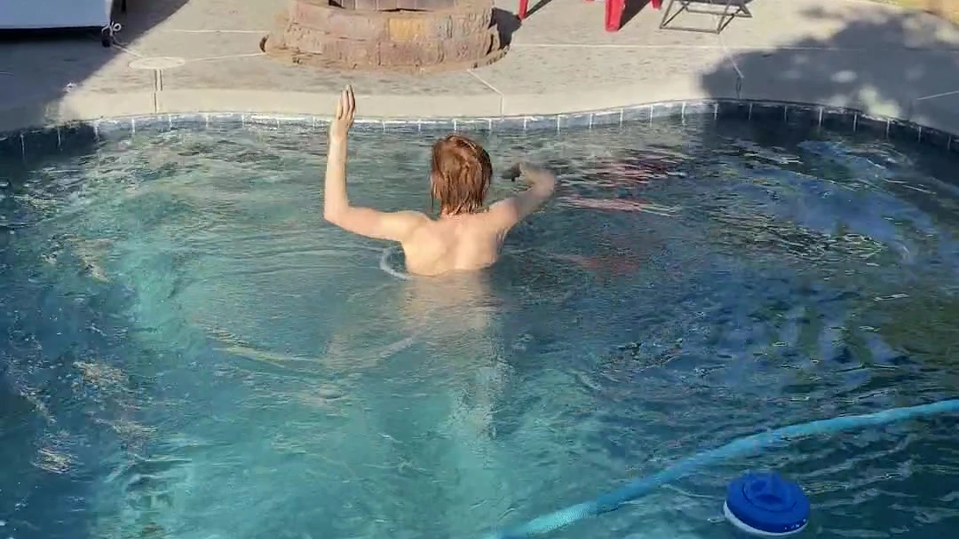 AliceOnCam teasing her naked body in the pool