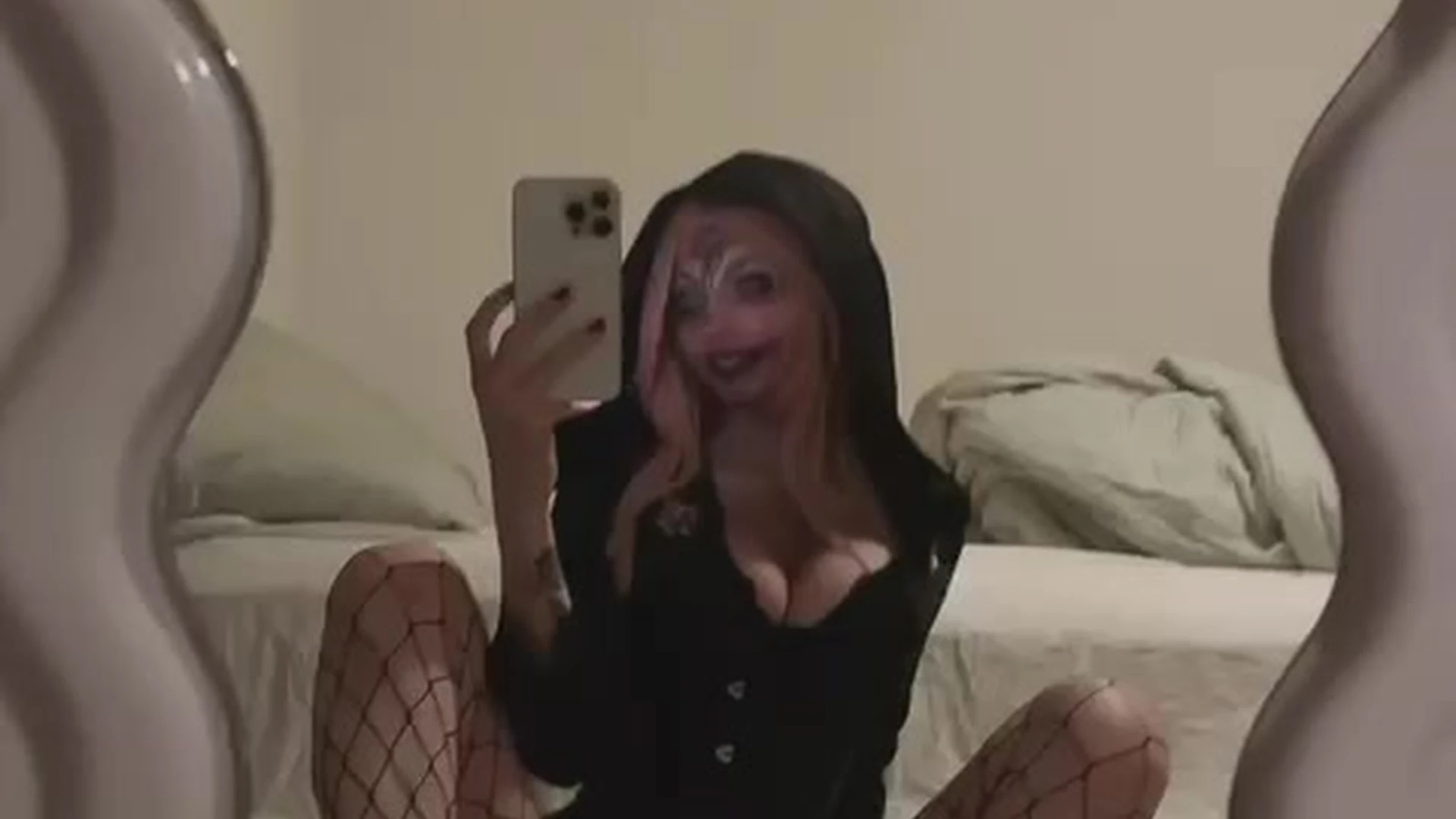 Noemiexlili teasing her sexy cosplay in the mirror