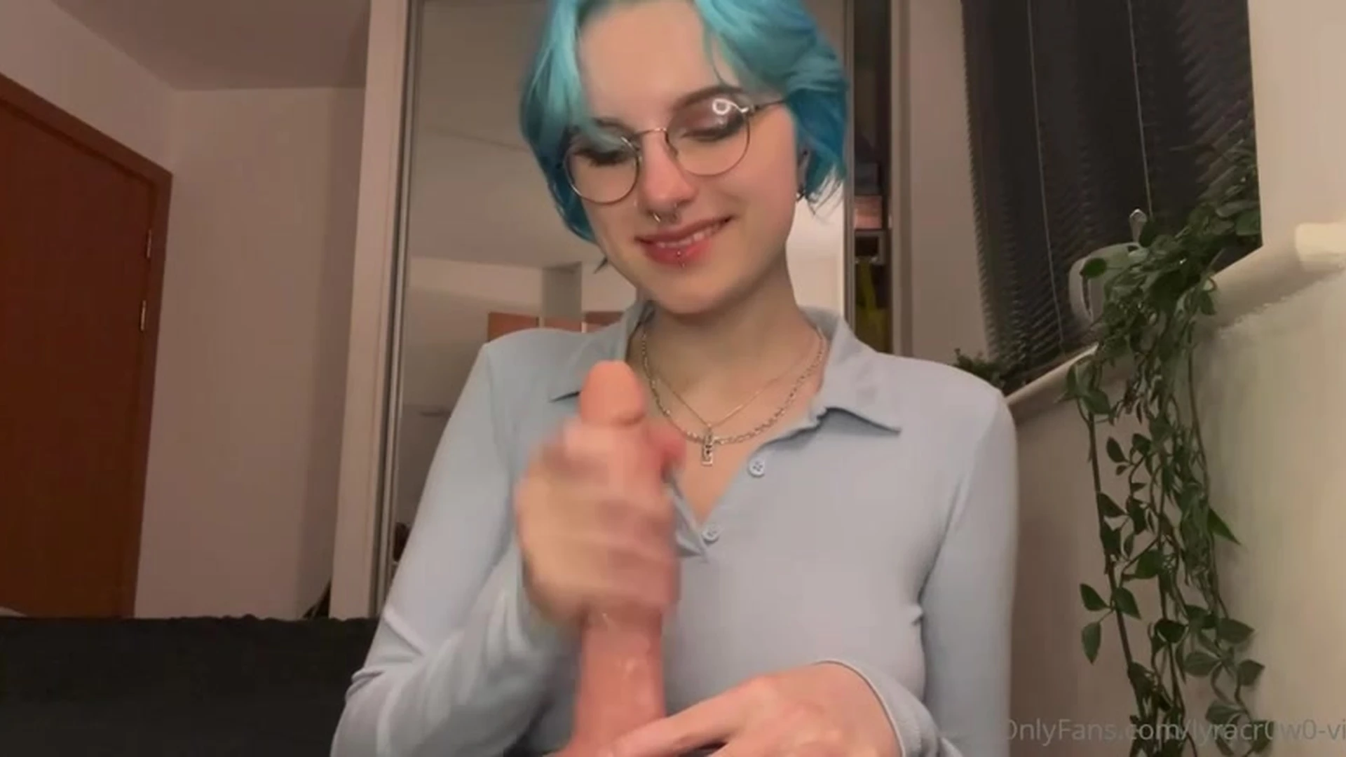 Lyra crow jerking off a dildo