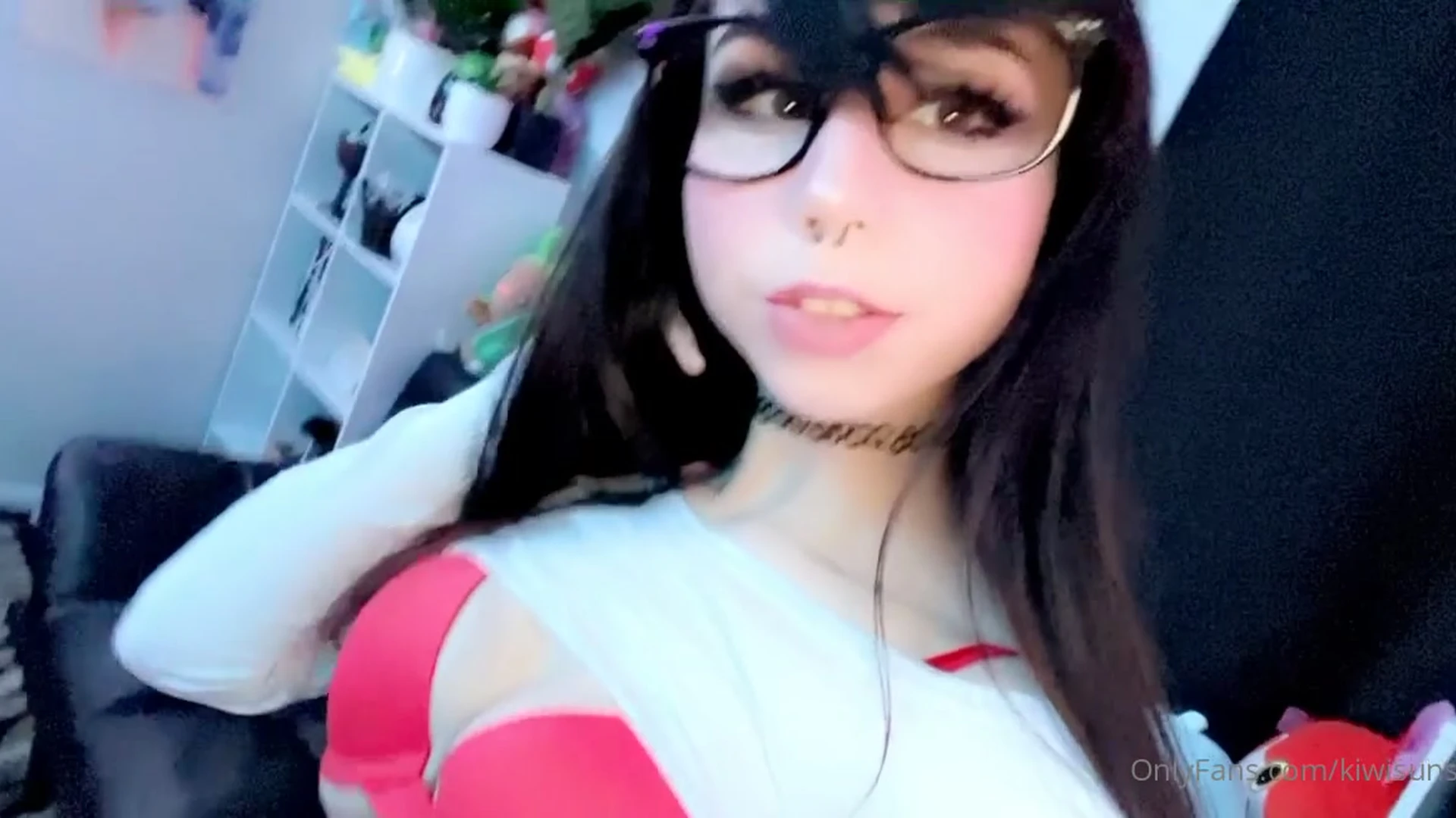 Kiwi Sunset teasing her sexy red bra wearing glasses