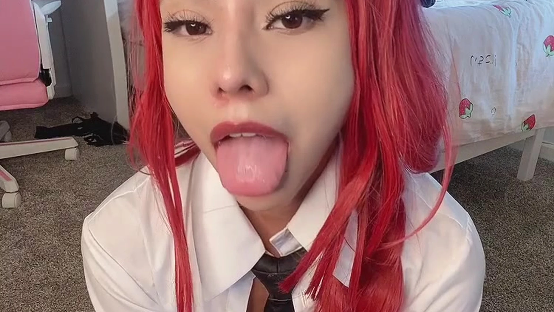 makima cosplay girl Nekob0icarti on her knees teasing her tongue