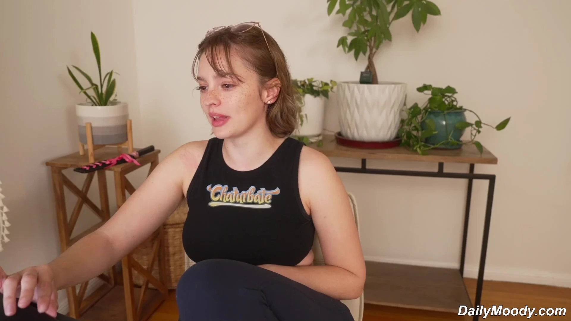 Mary Moody teasing her big booty for her fans