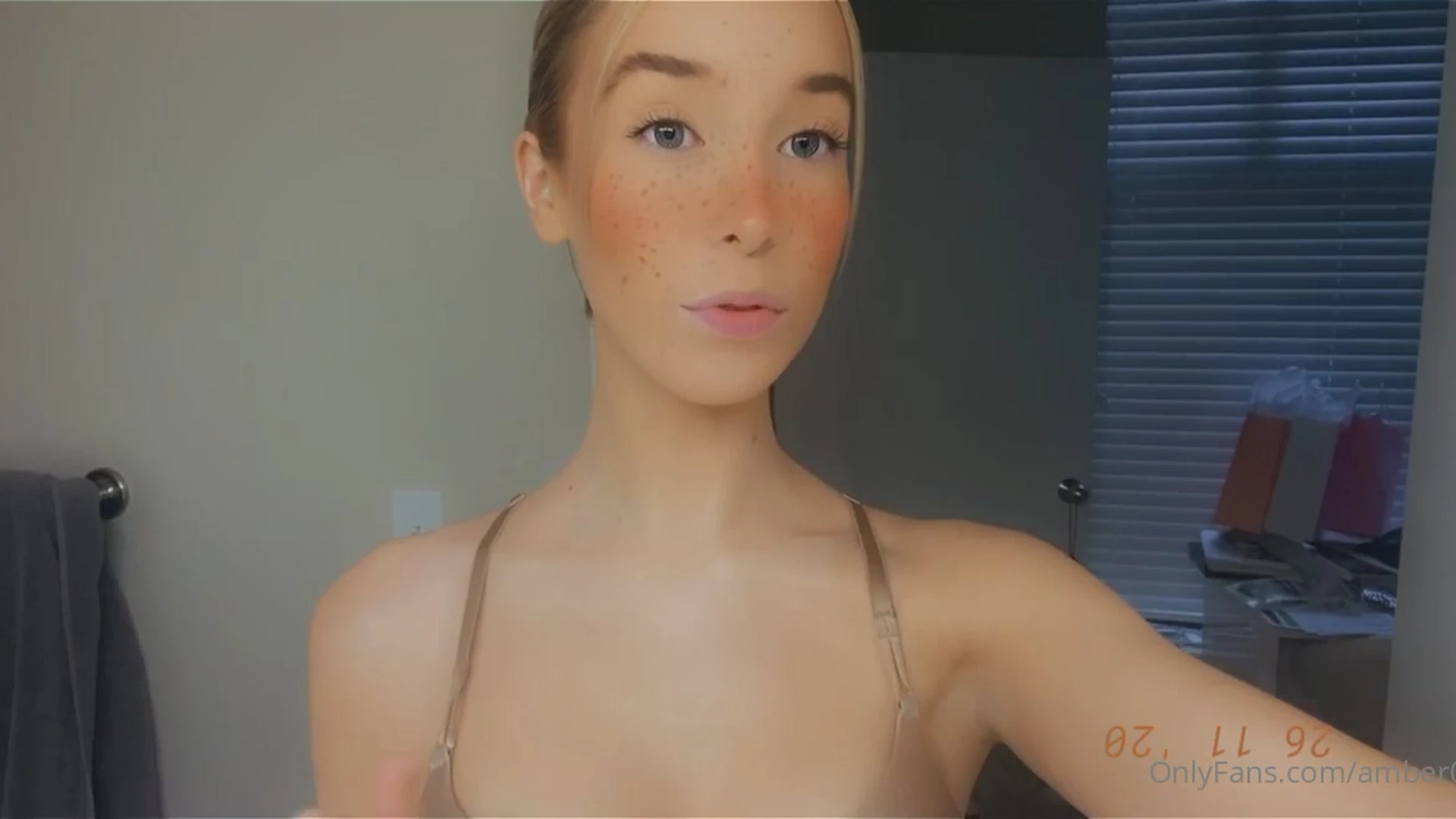 Goddess_amber20 teasing her perky tits wearing sexy lingerie