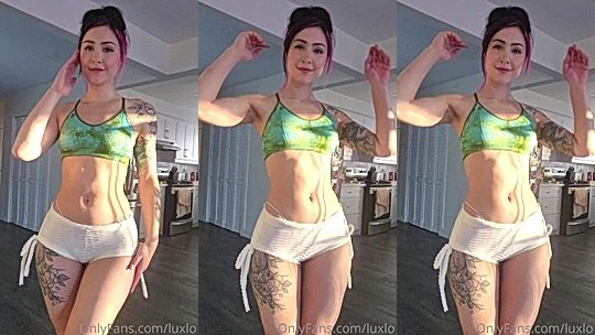 Luxlo teasing her sexy body in gym outfit